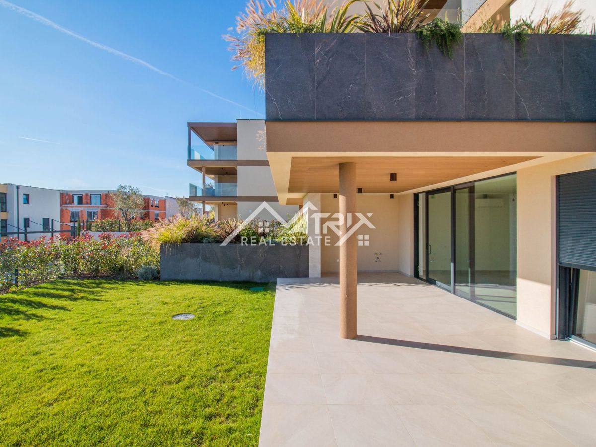 Novigrad, stanovanje v pritličju nove stavbe v bližini morja!