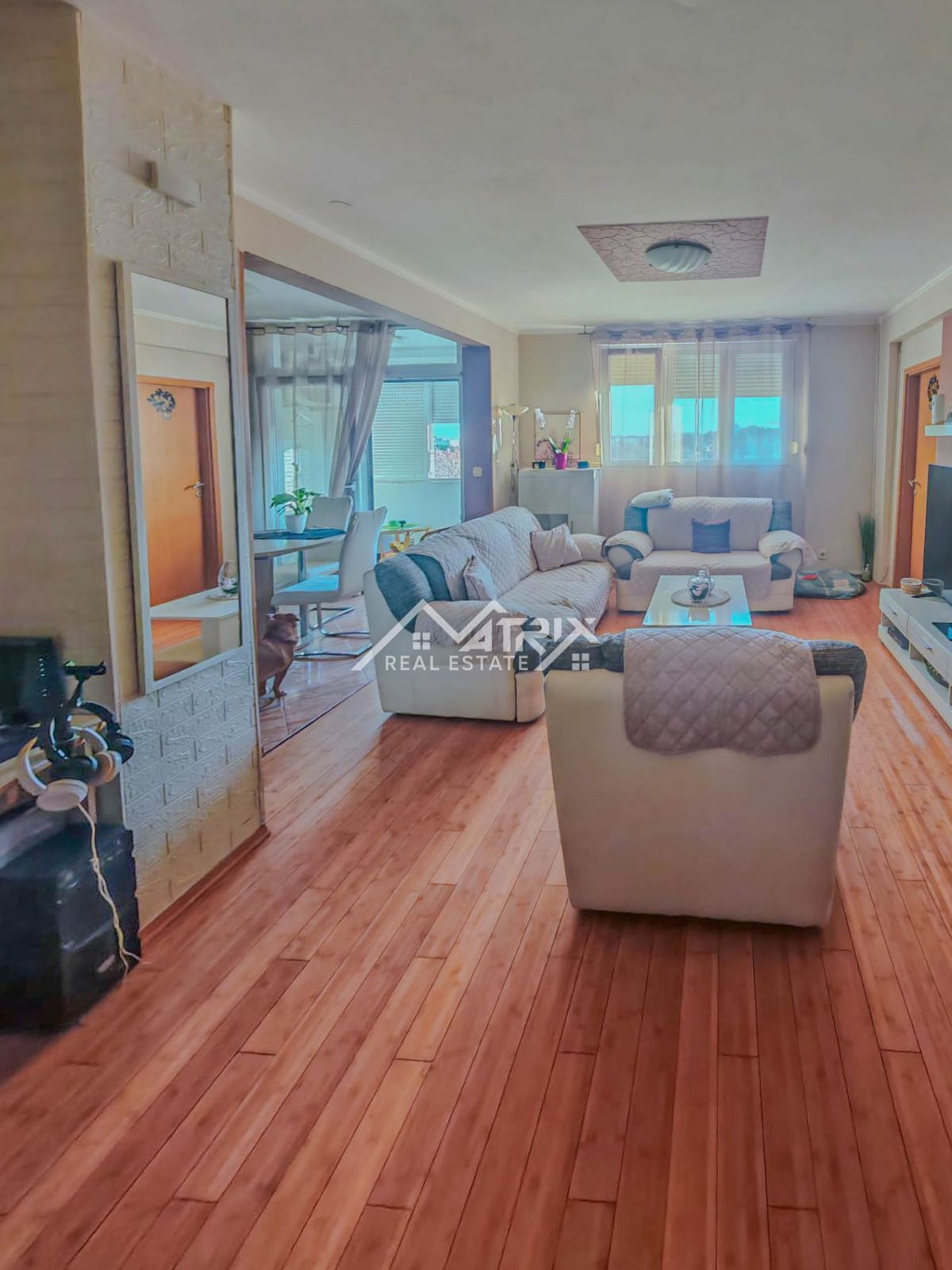 Pulj, 3-sobno stanovanje s teraso, blizu morja