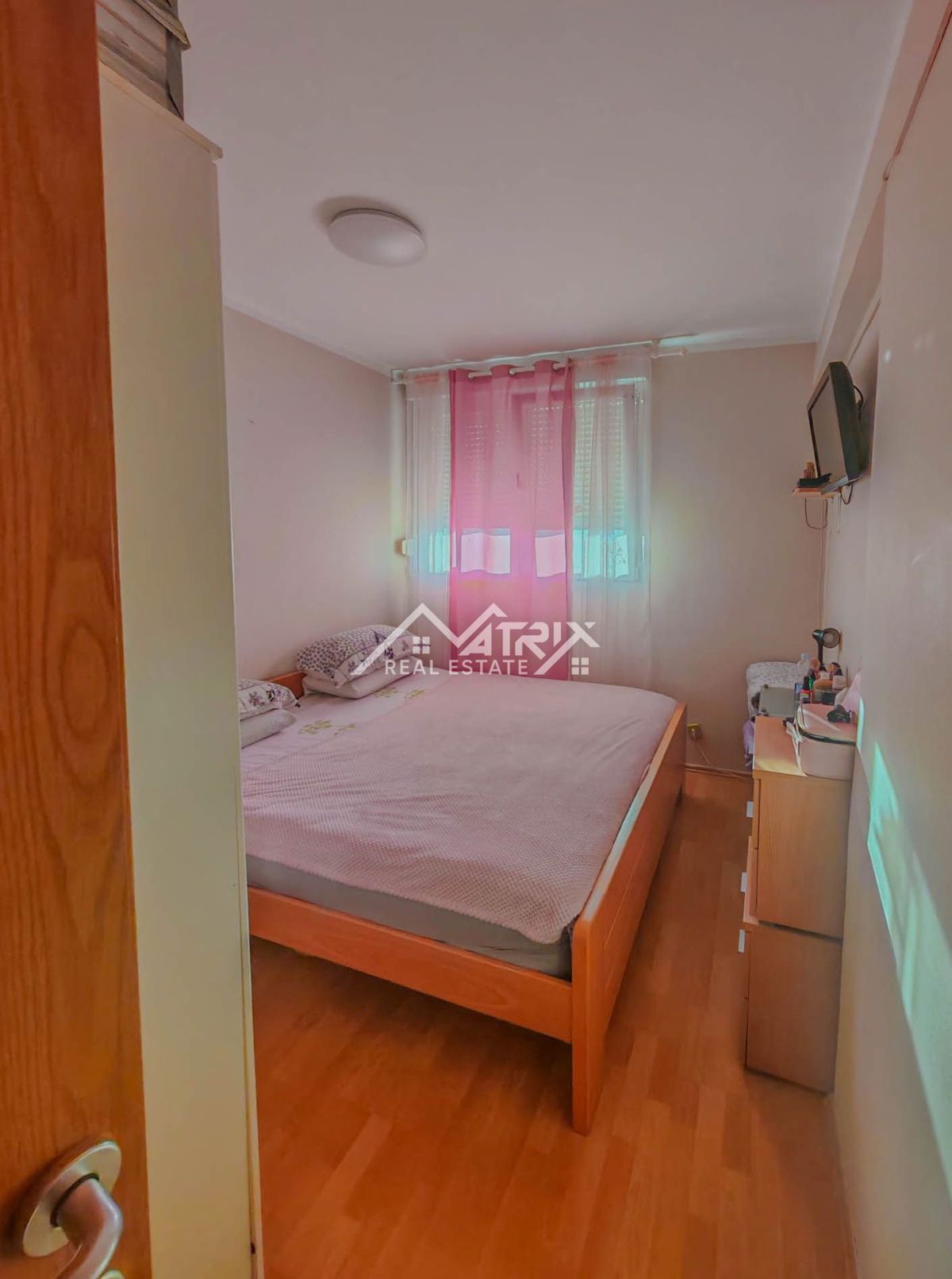 Pulj, 3-sobno stanovanje s teraso, blizu morja