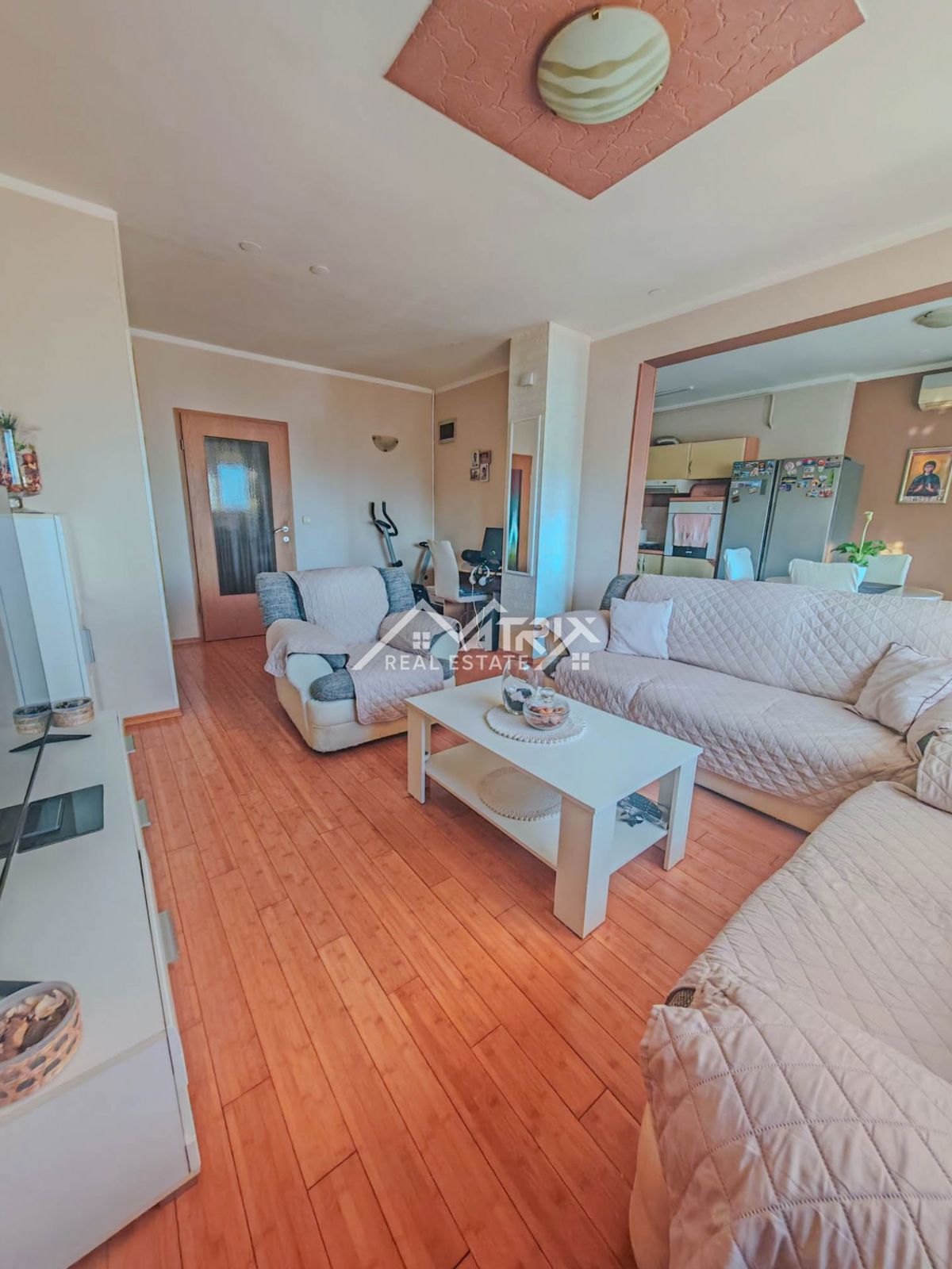 Pulj, 3-sobno stanovanje s teraso, blizu morja