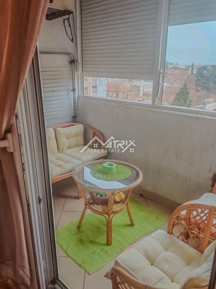 Pulj, 3-sobno stanovanje s teraso, blizu morja