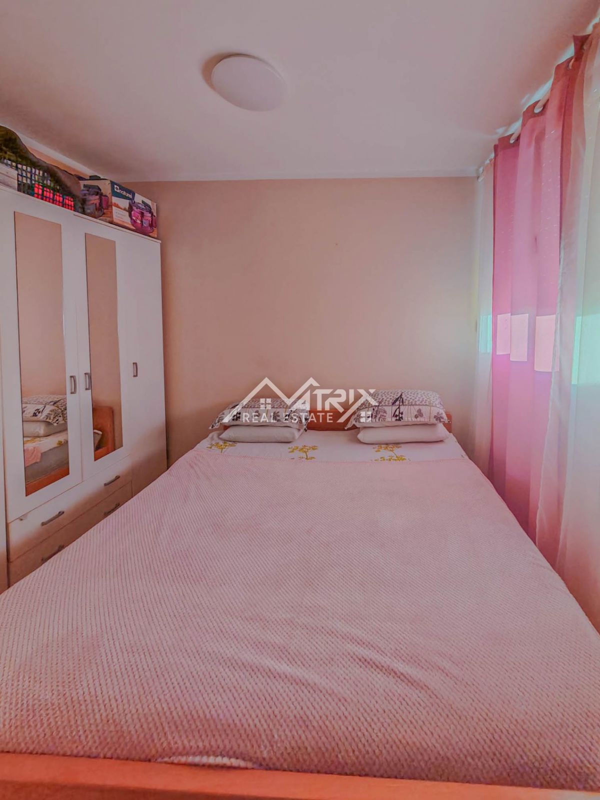 Pulj, 3-sobno stanovanje s teraso, blizu morja