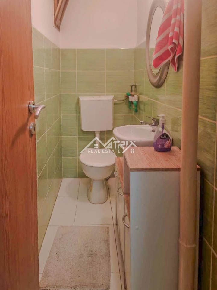 Pulj, 3-sobno stanovanje s teraso, blizu morja