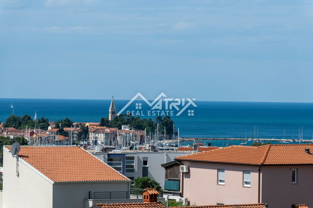 Novigrad, vrstna hiša z vrtom in pogledom na morje