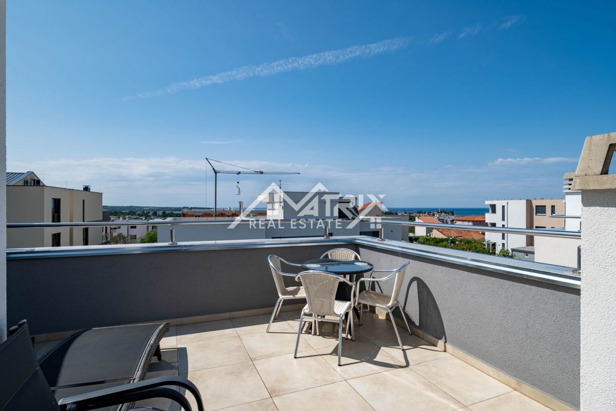 Novigrad, vrstna hiša z vrtom in pogledom na morje