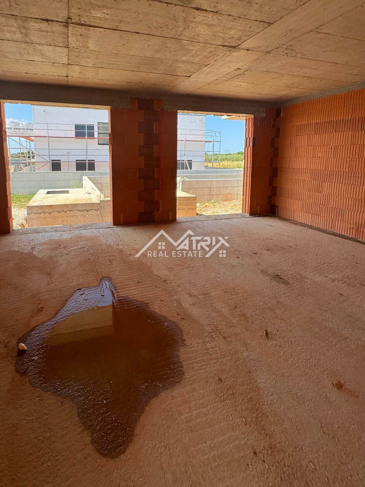 Pula, sodobna hiša z bazenom in teraso