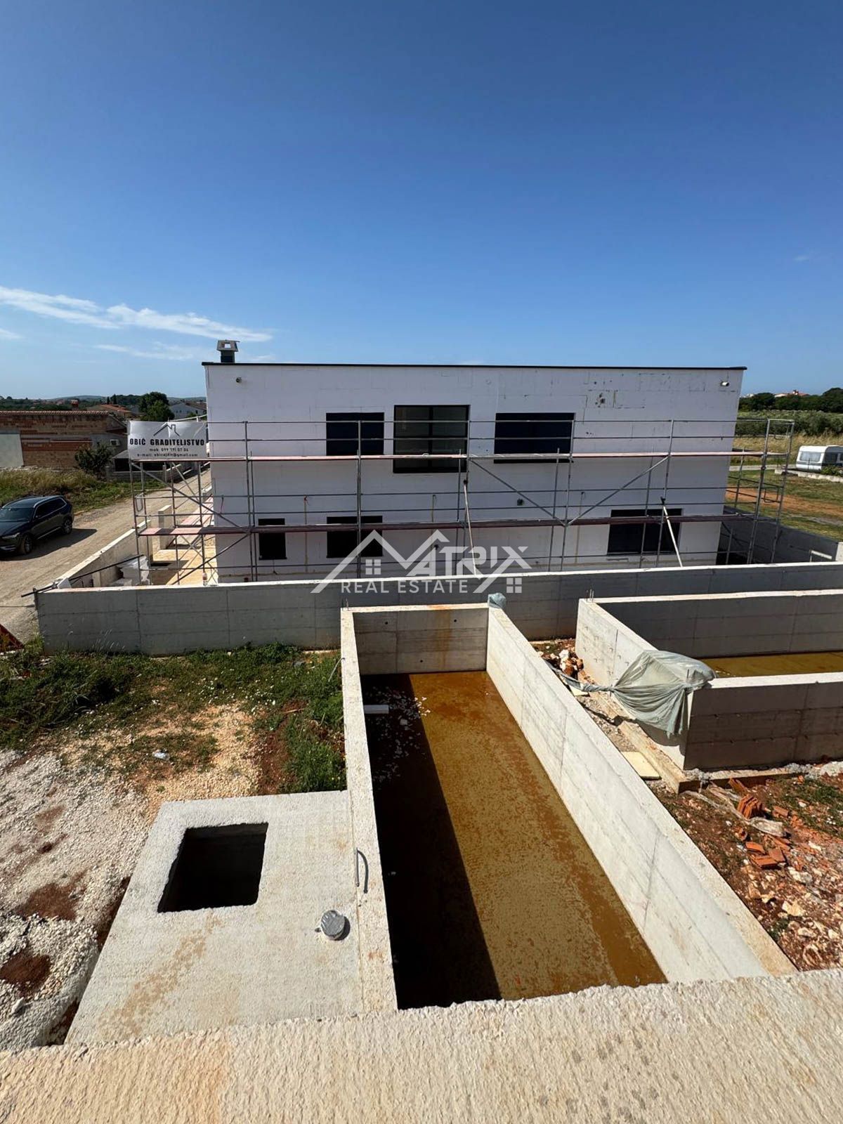 Pula, sodobna hiša z bazenom in teraso