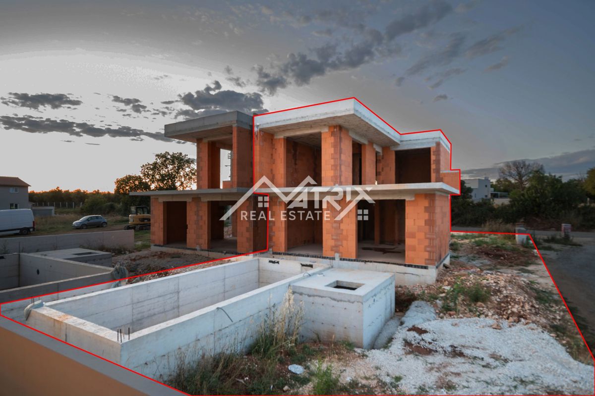 Pula, sodobna hiša z bazenom in teraso