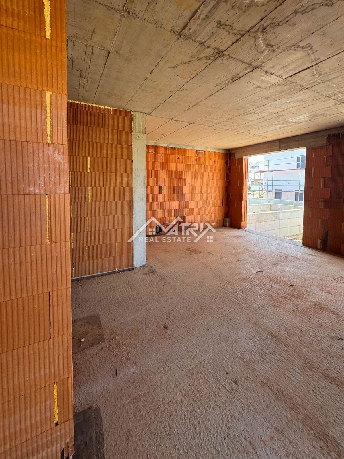 Pula, sodobna hiša z bazenom in teraso