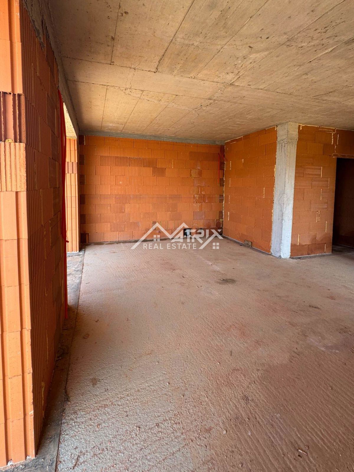 Pula, sodobna hiša z bazenom in teraso