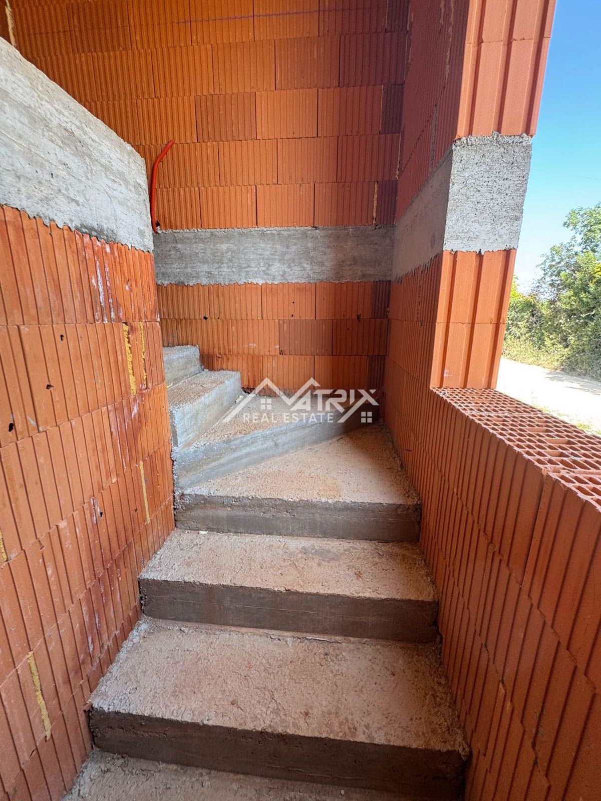 Pula, sodobna hiša z bazenom in teraso