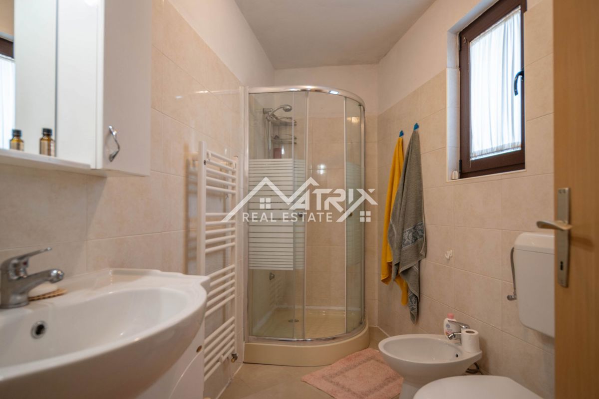 Novigrad okolica, dvojček s pogledom na morje