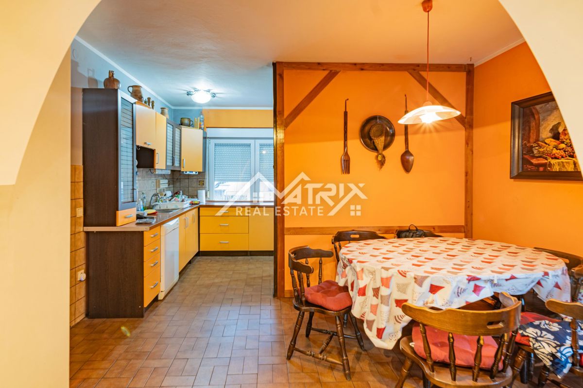 Hiša Slavija, Vinkovci, 190m2