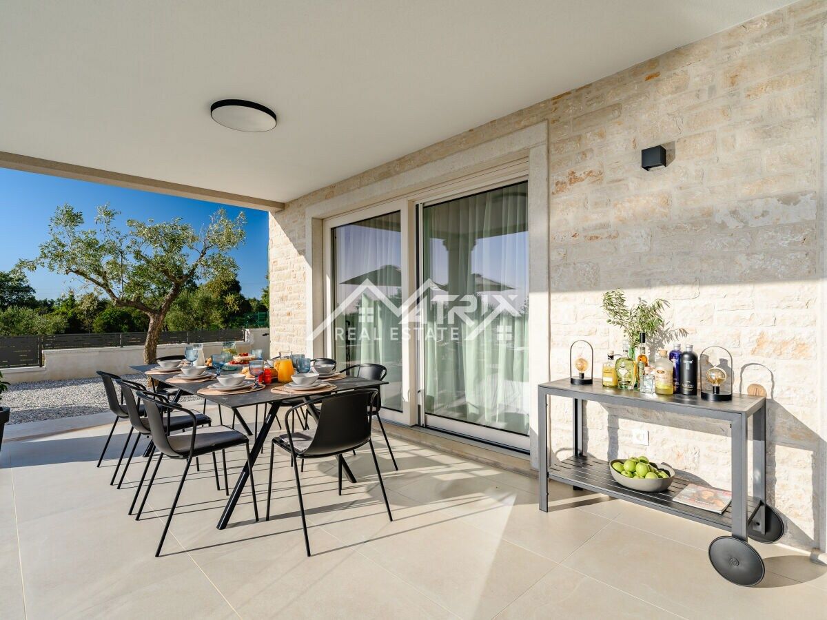 Poreč okolica,  Luksuzna vila z bazenom in pogledom na morje