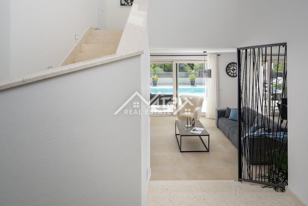 Poreč okolica,  Luksuzna vila z bazenom in pogledom na morje