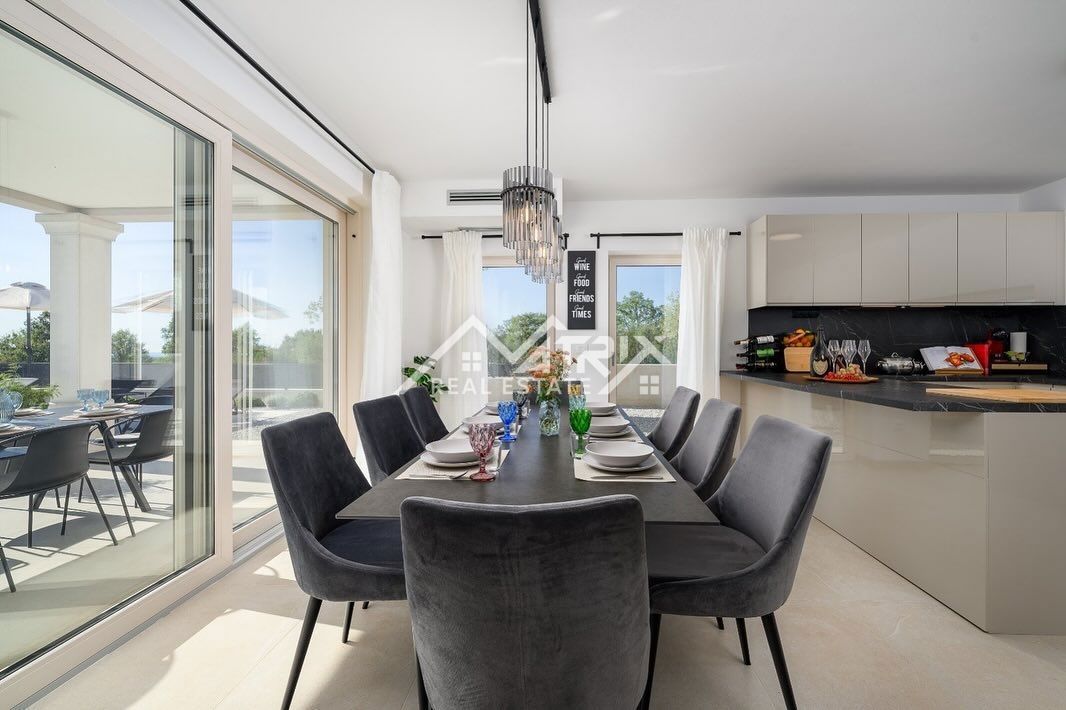 Poreč okolica,  Luksuzna vila z bazenom in pogledom na morje