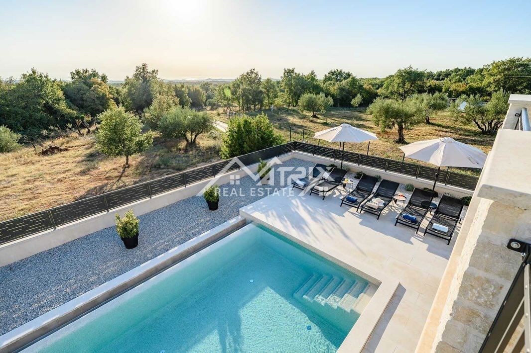 Poreč okolica,  Luksuzna vila z bazenom in pogledom na morje