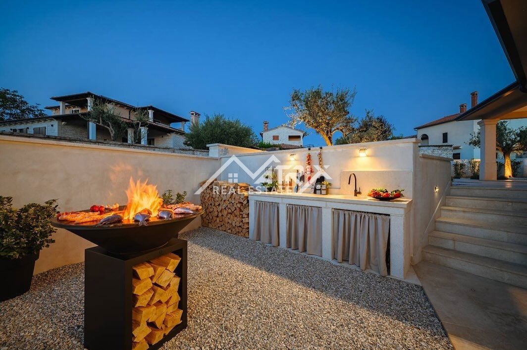 Poreč okolica,  Luksuzna vila z bazenom in pogledom na morje