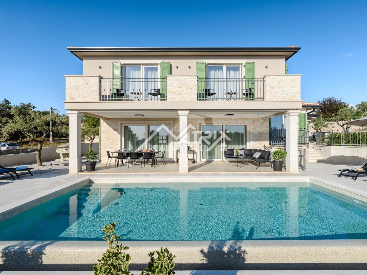 Poreč okolica,  Luksuzna vila z bazenom in pogledom na morje