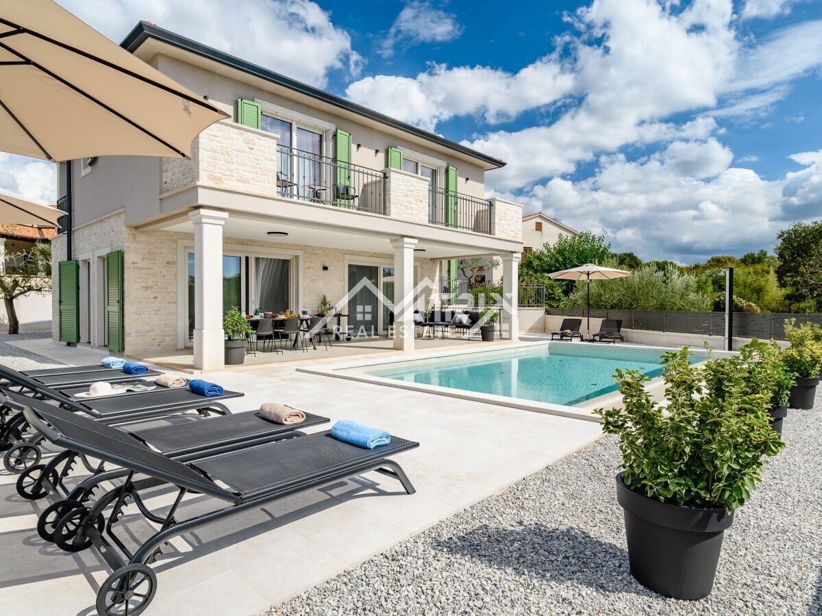 Poreč okolica,  Luksuzna vila z bazenom in pogledom na morje