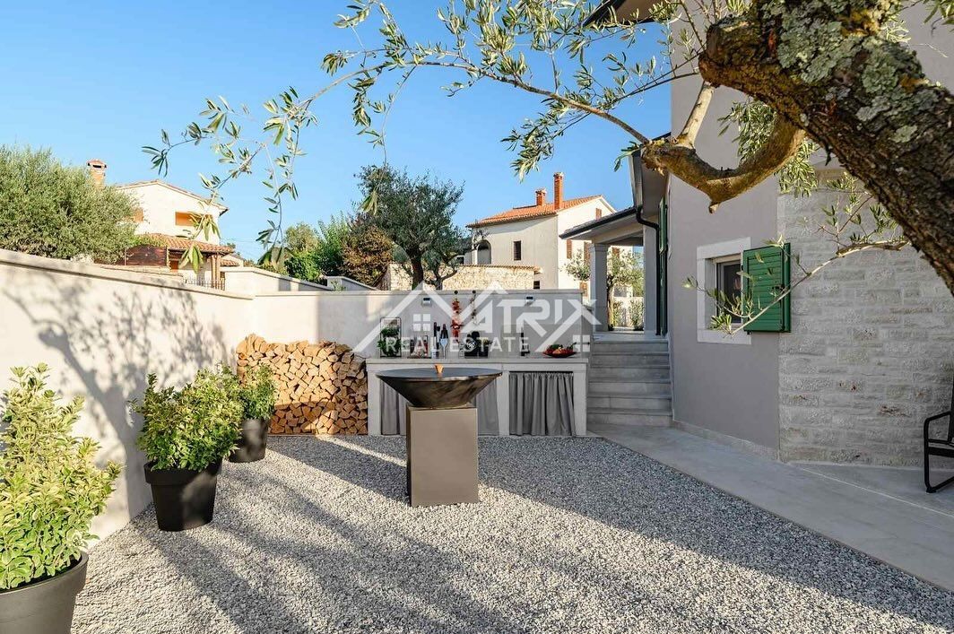 Poreč okolica,  Luksuzna vila z bazenom in pogledom na morje