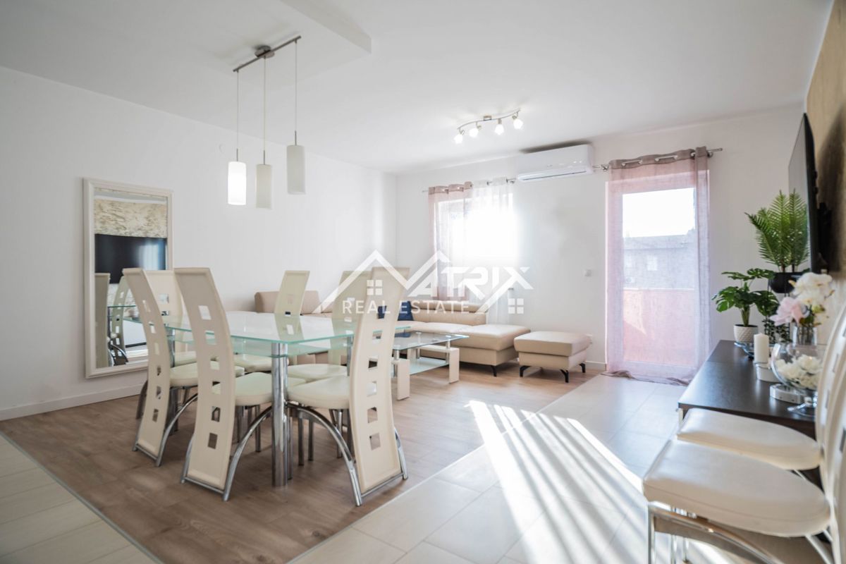 Vodnjan okolica, svetlo 2-sobno stanovanje z 2 terasama, 1 km morja