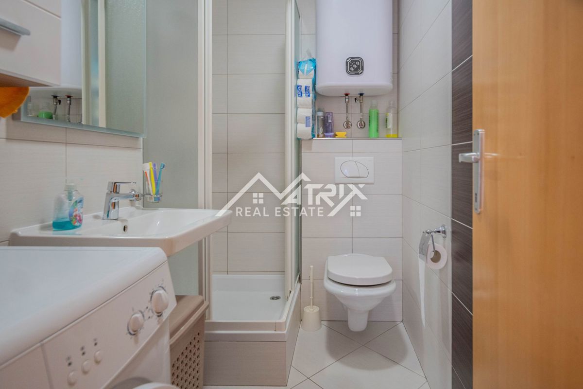 Vodnjan okolica, svetlo 2-sobno stanovanje z 2 terasama, 1 km morja