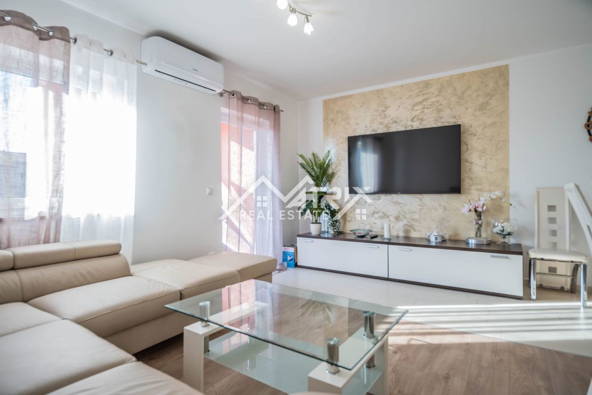 Vodnjan okolica, svetlo 2-sobno stanovanje z 2 terasama, 1 km morja