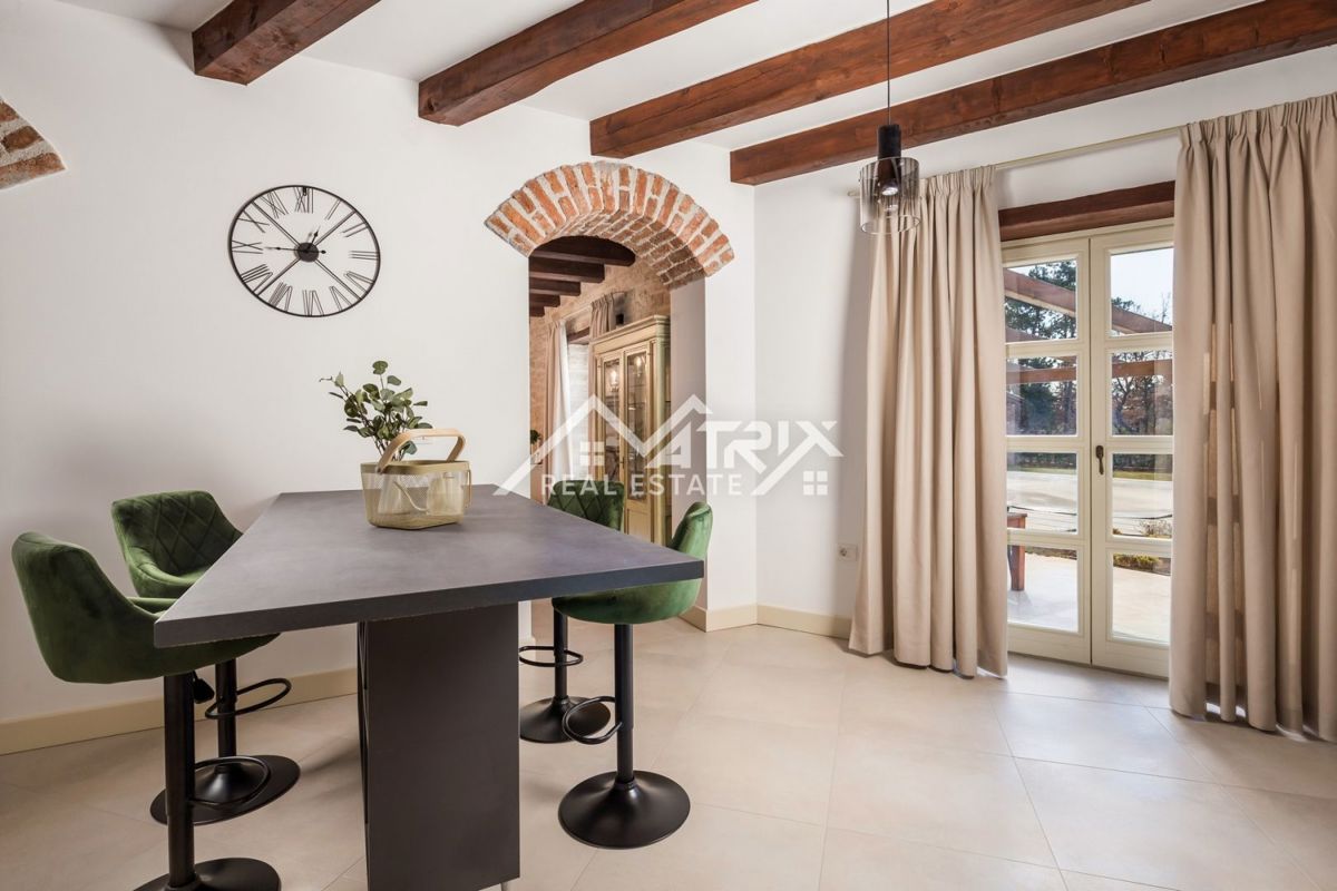 Poreč okolica - razkošna rustikalna vila z velikim vrtom