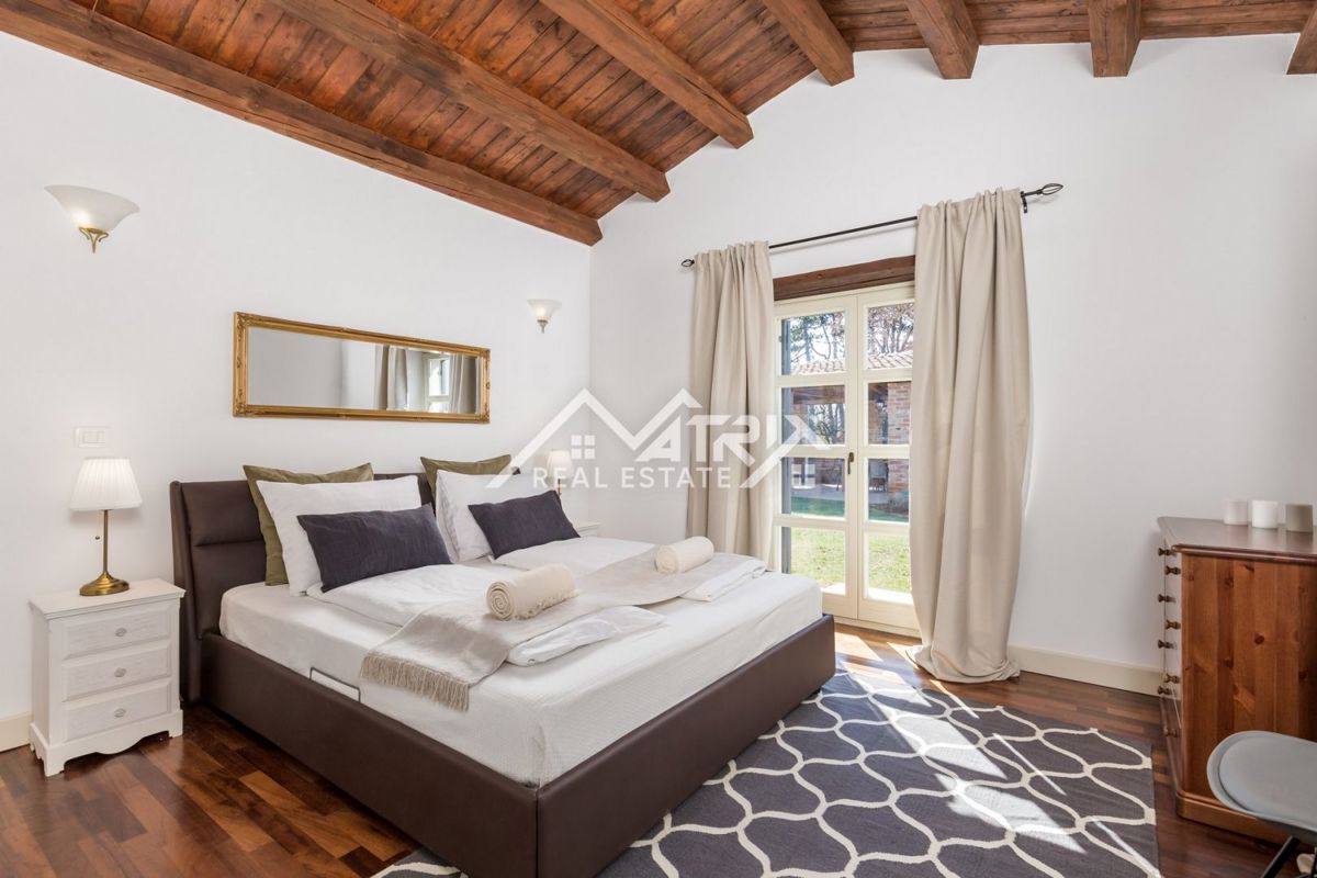 Poreč okolica - razkošna rustikalna vila z velikim vrtom