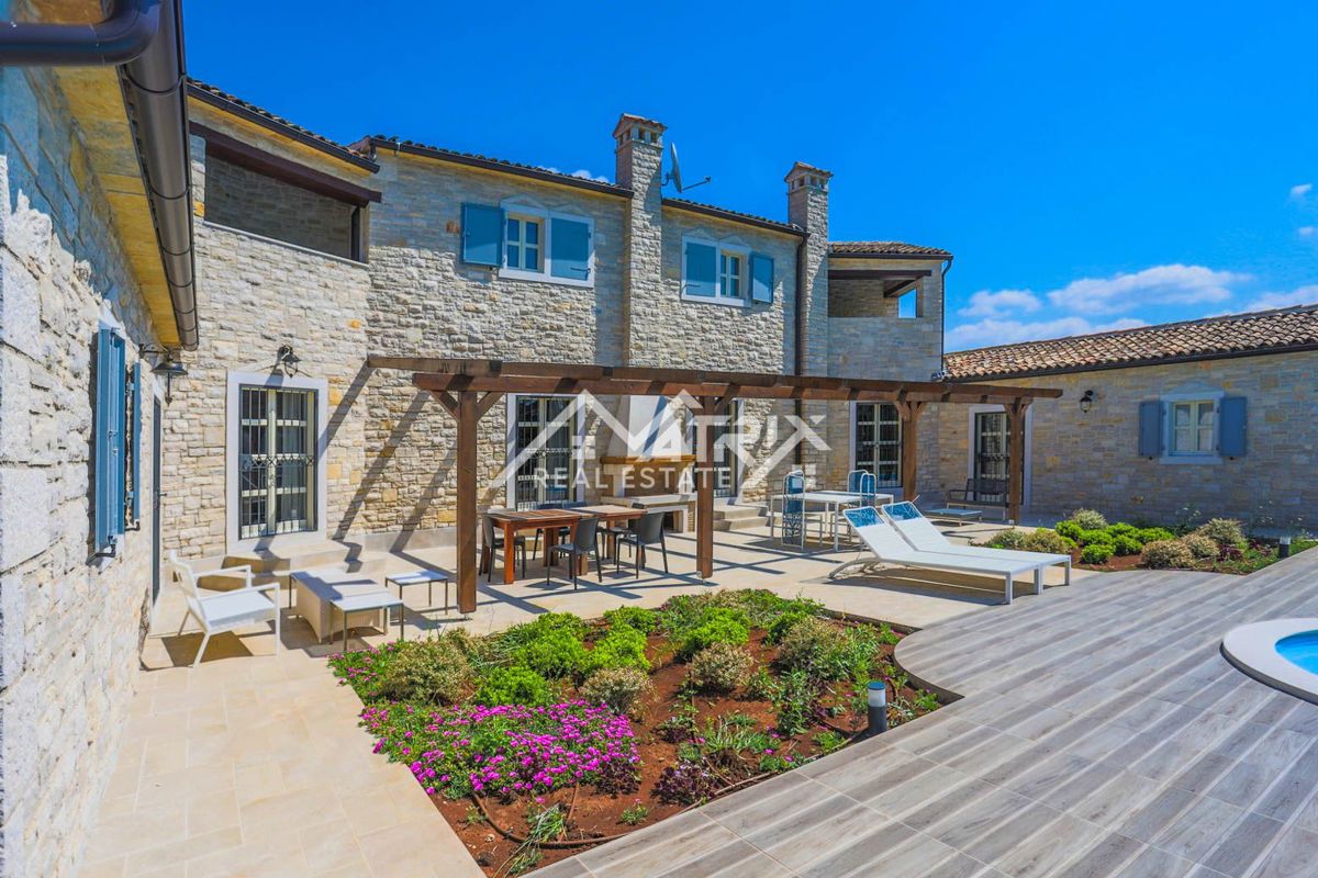 Poreč okolica - razkošna rustikalna vila z velikim vrtom