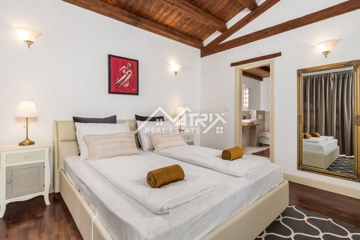 Poreč okolica - razkošna rustikalna vila z velikim vrtom