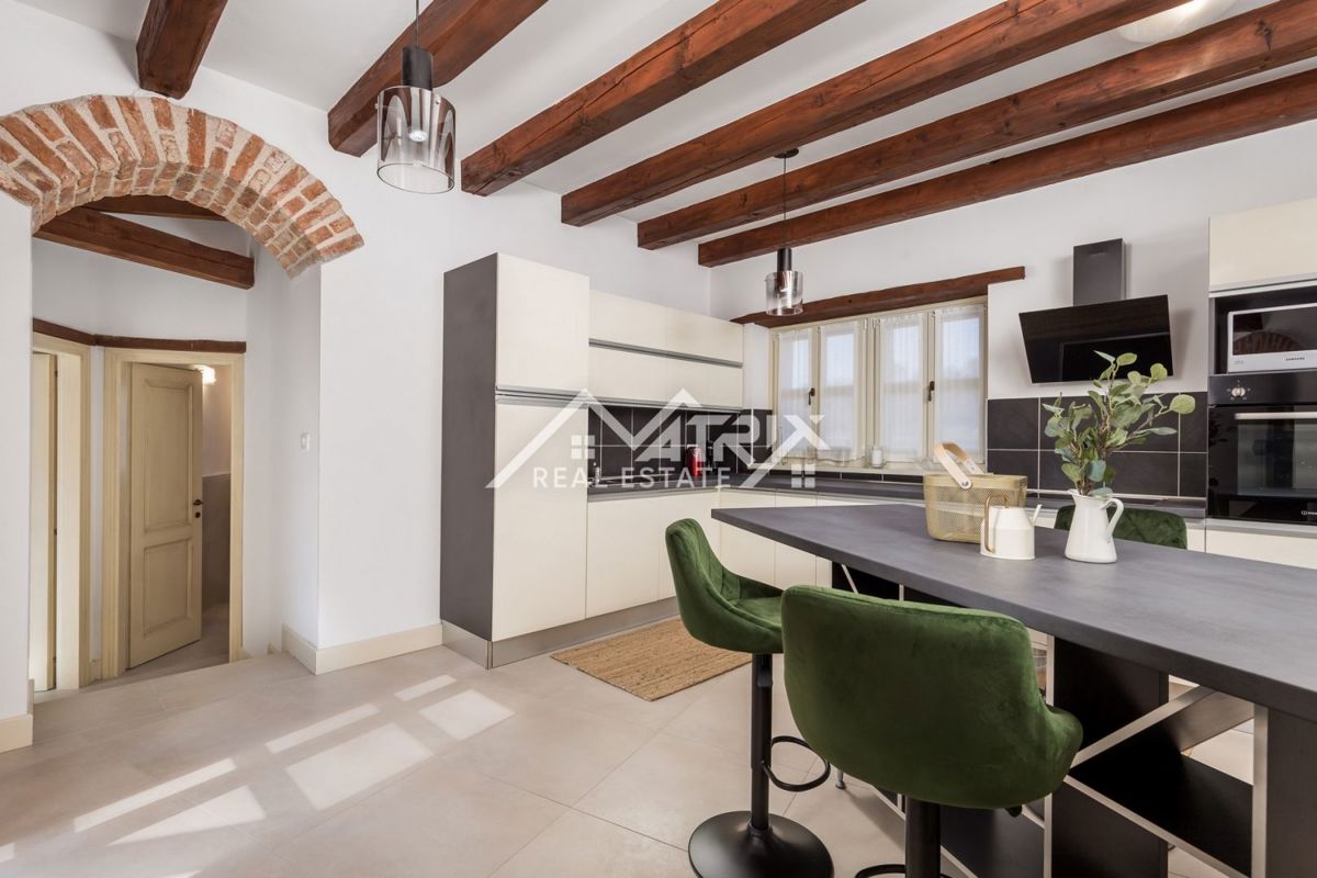 Poreč okolica - razkošna rustikalna vila z velikim vrtom