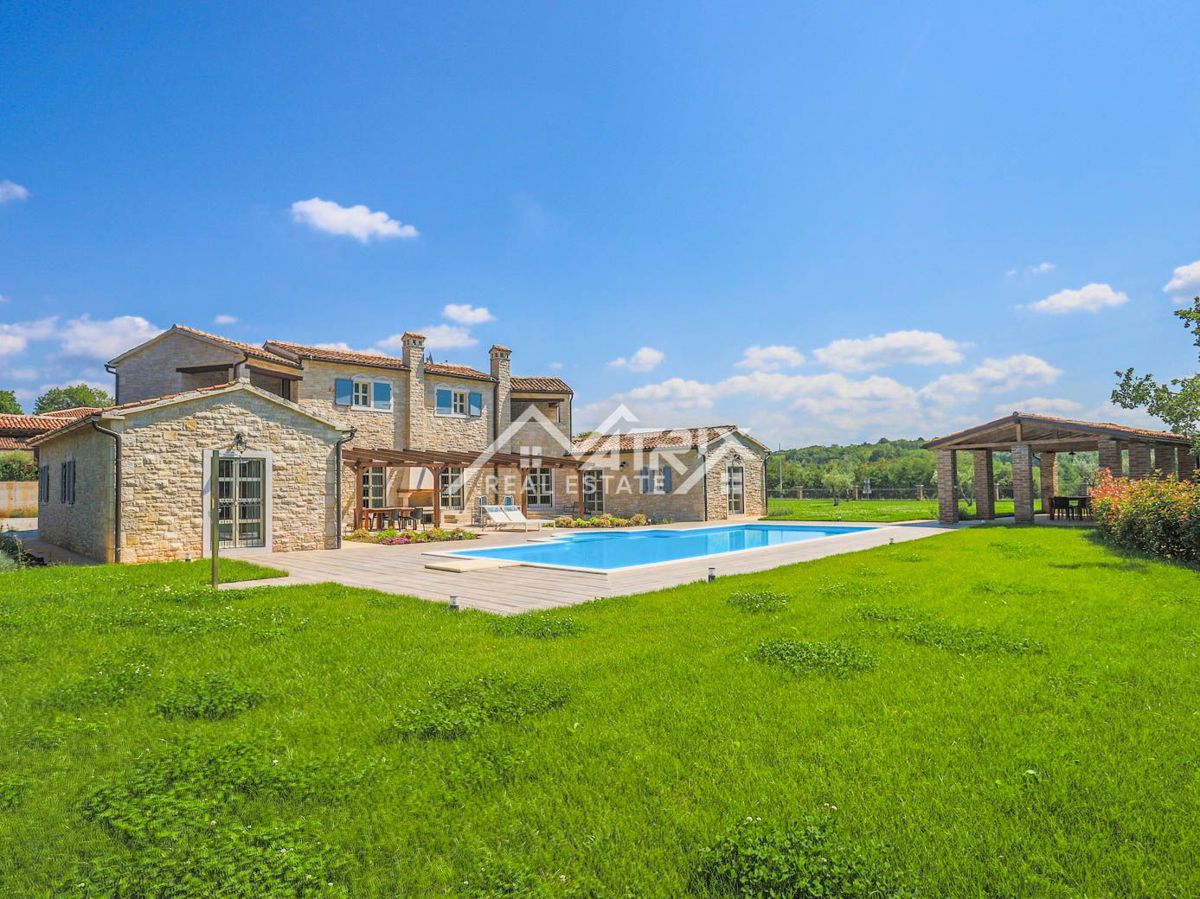 Poreč okolica - razkošna rustikalna vila z velikim vrtom