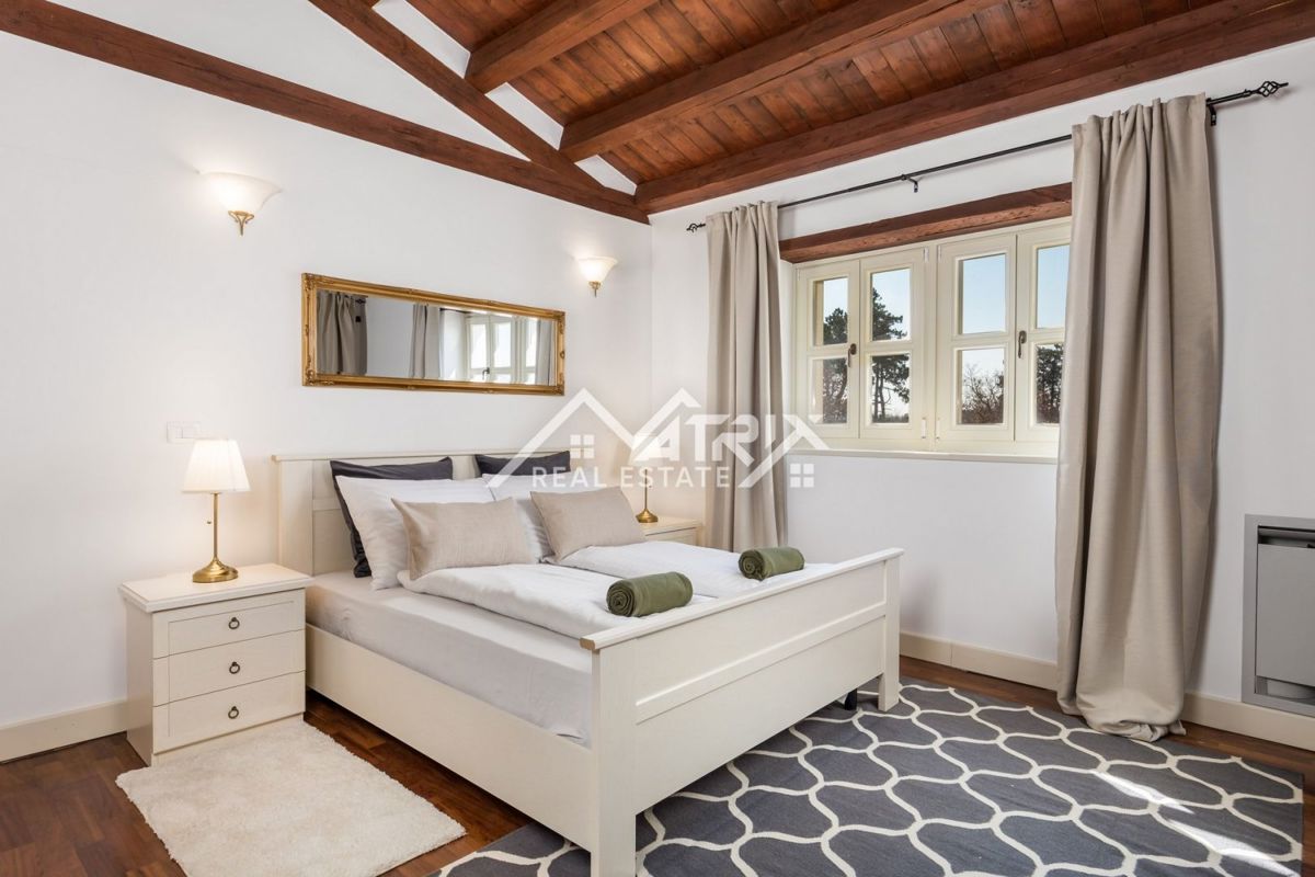 Poreč okolica - razkošna rustikalna vila z velikim vrtom