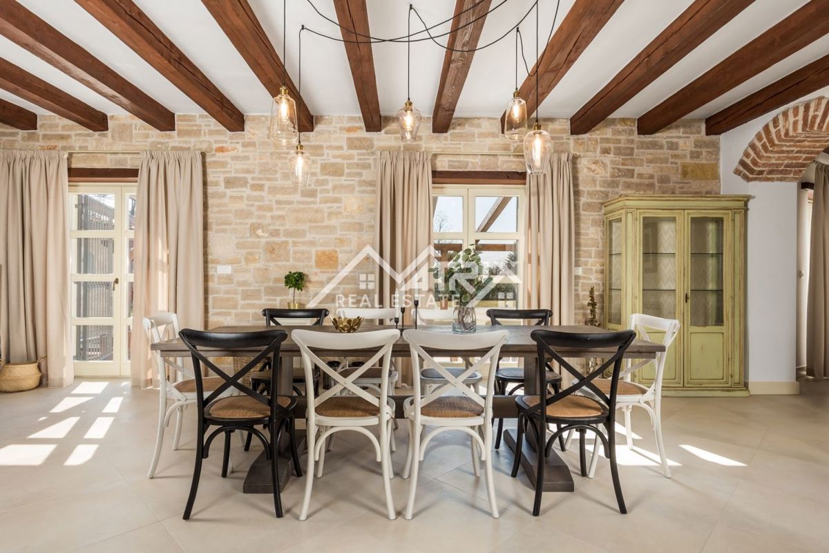 Poreč okolica - razkošna rustikalna vila z velikim vrtom