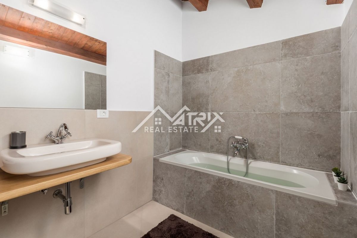 Poreč okolica - razkošna rustikalna vila z velikim vrtom