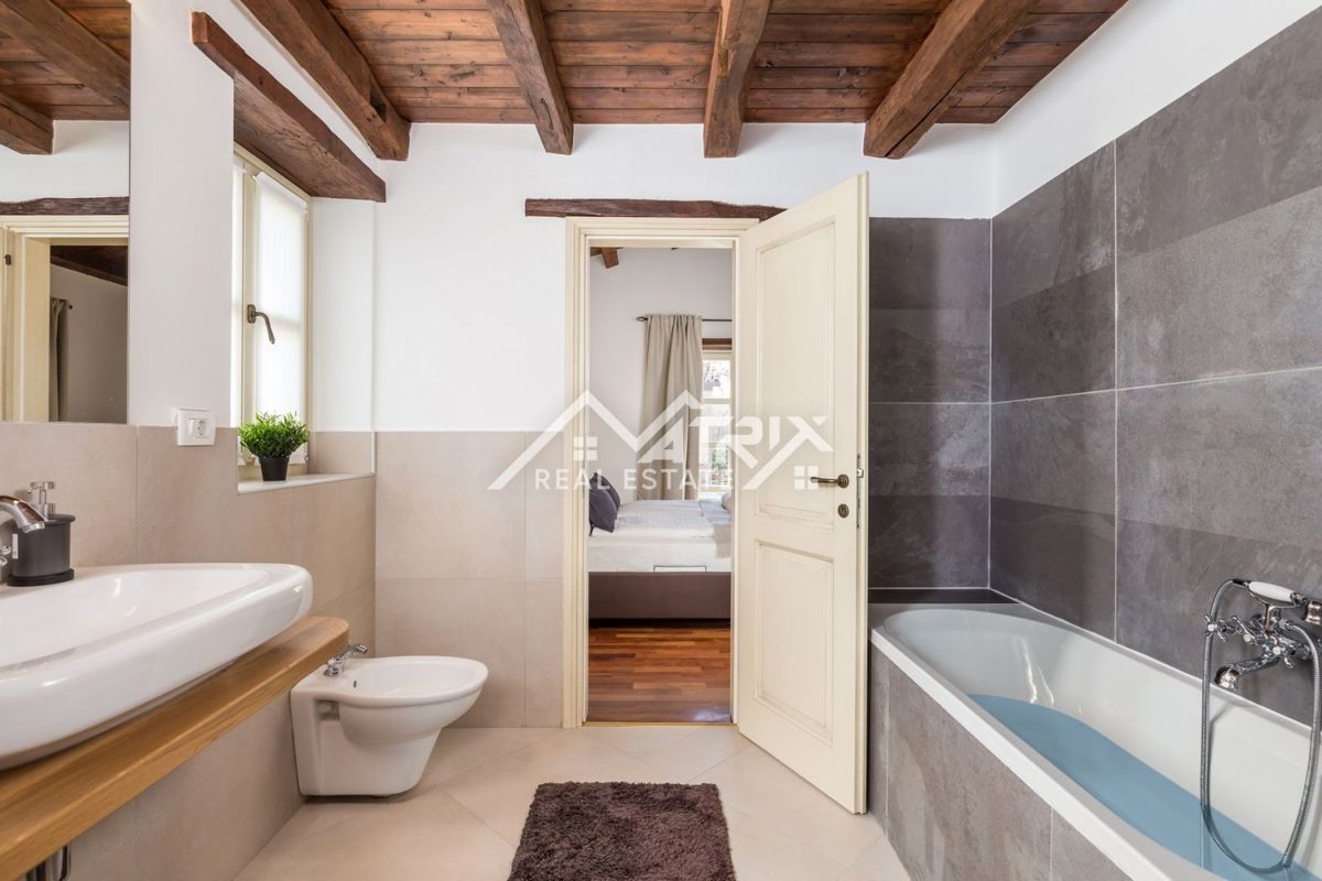 Poreč okolica - razkošna rustikalna vila z velikim vrtom