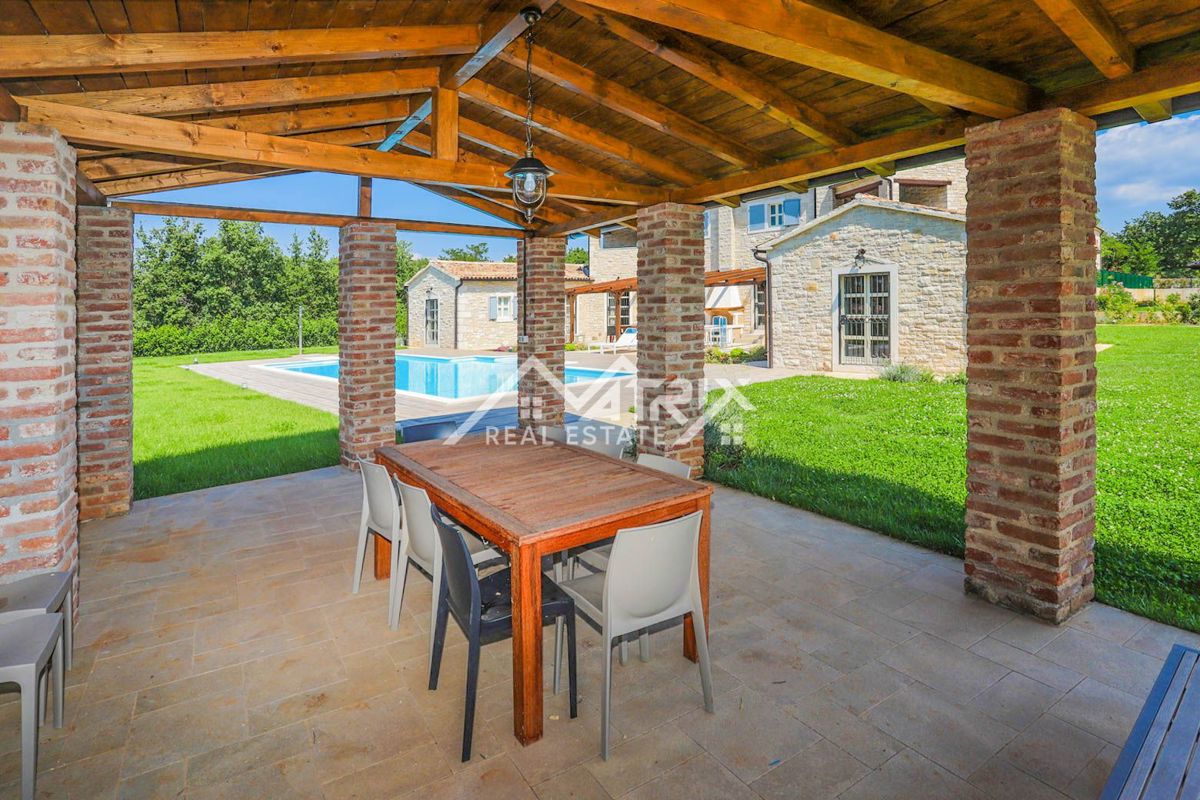 Poreč okolica - razkošna rustikalna vila z velikim vrtom