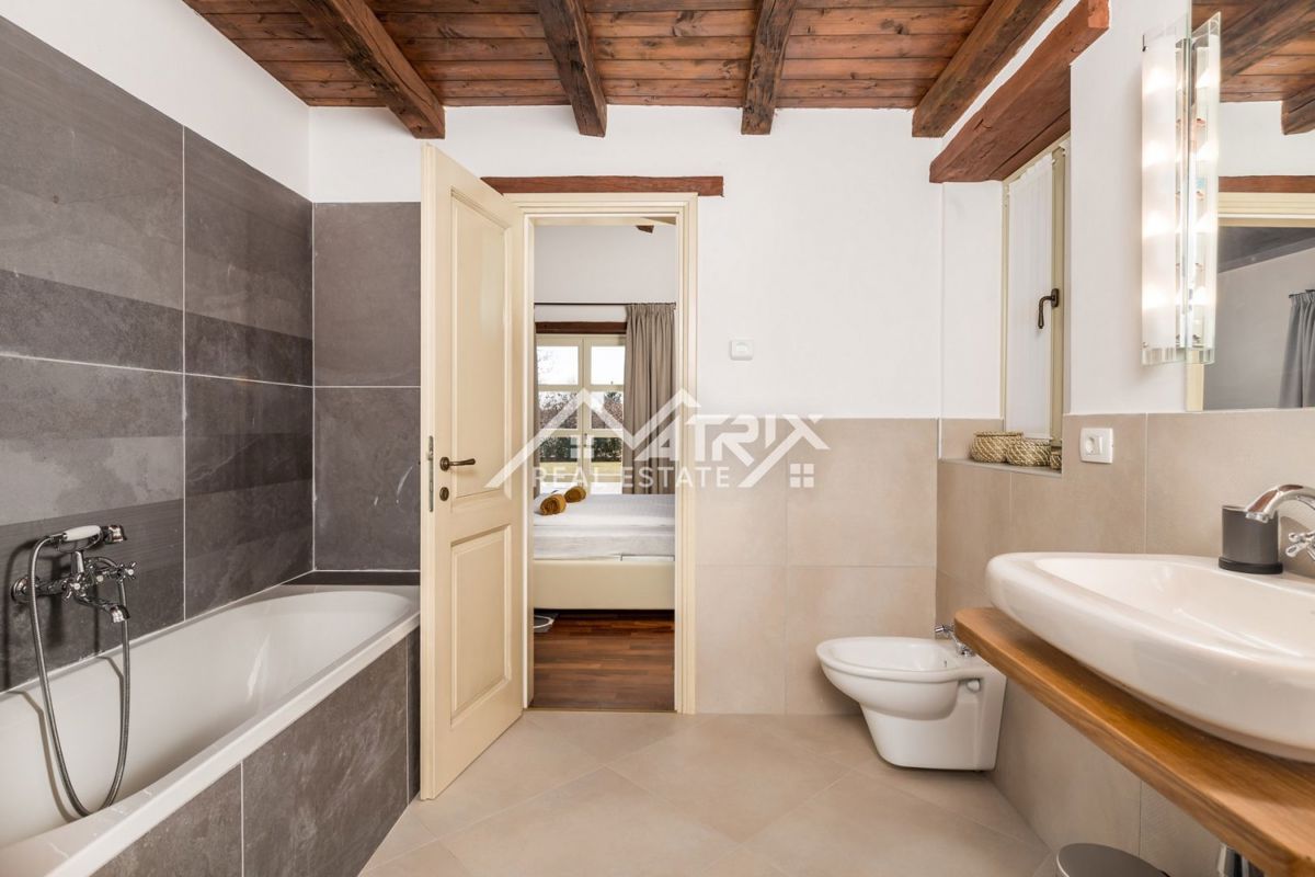 Poreč okolica - razkošna rustikalna vila z velikim vrtom