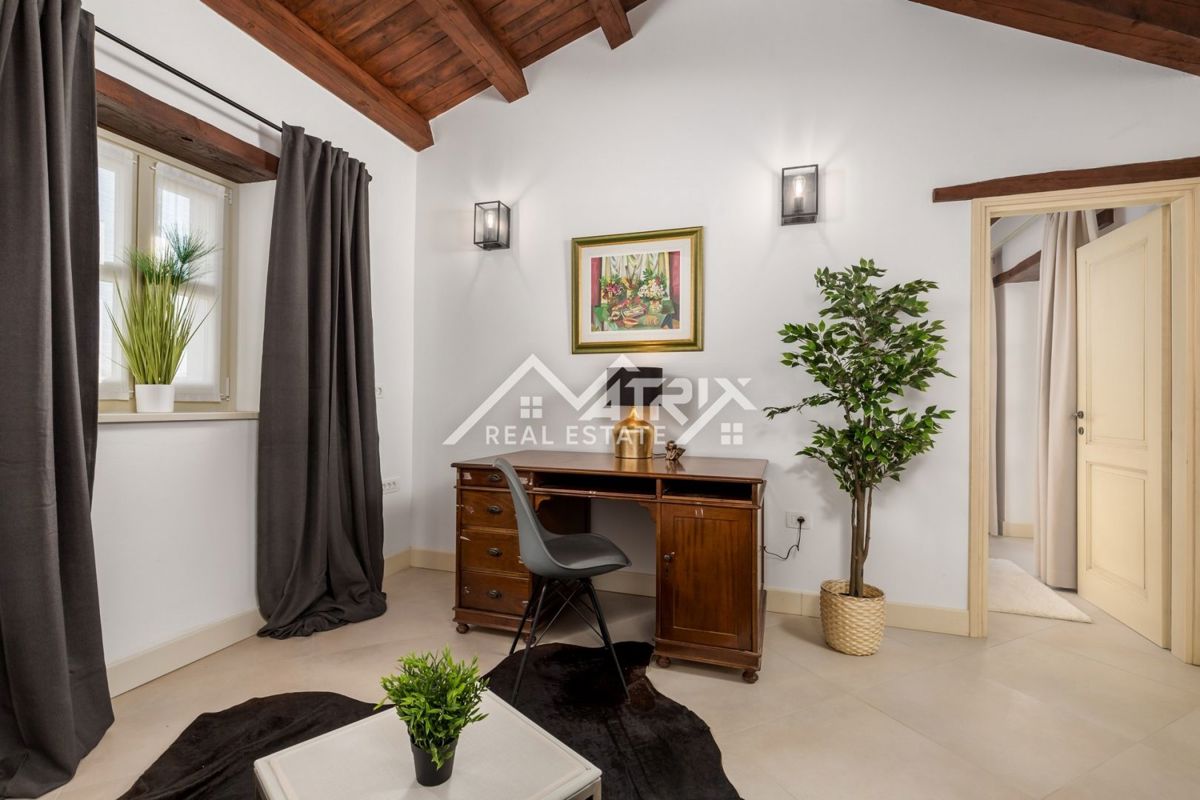 Poreč okolica - razkošna rustikalna vila z velikim vrtom