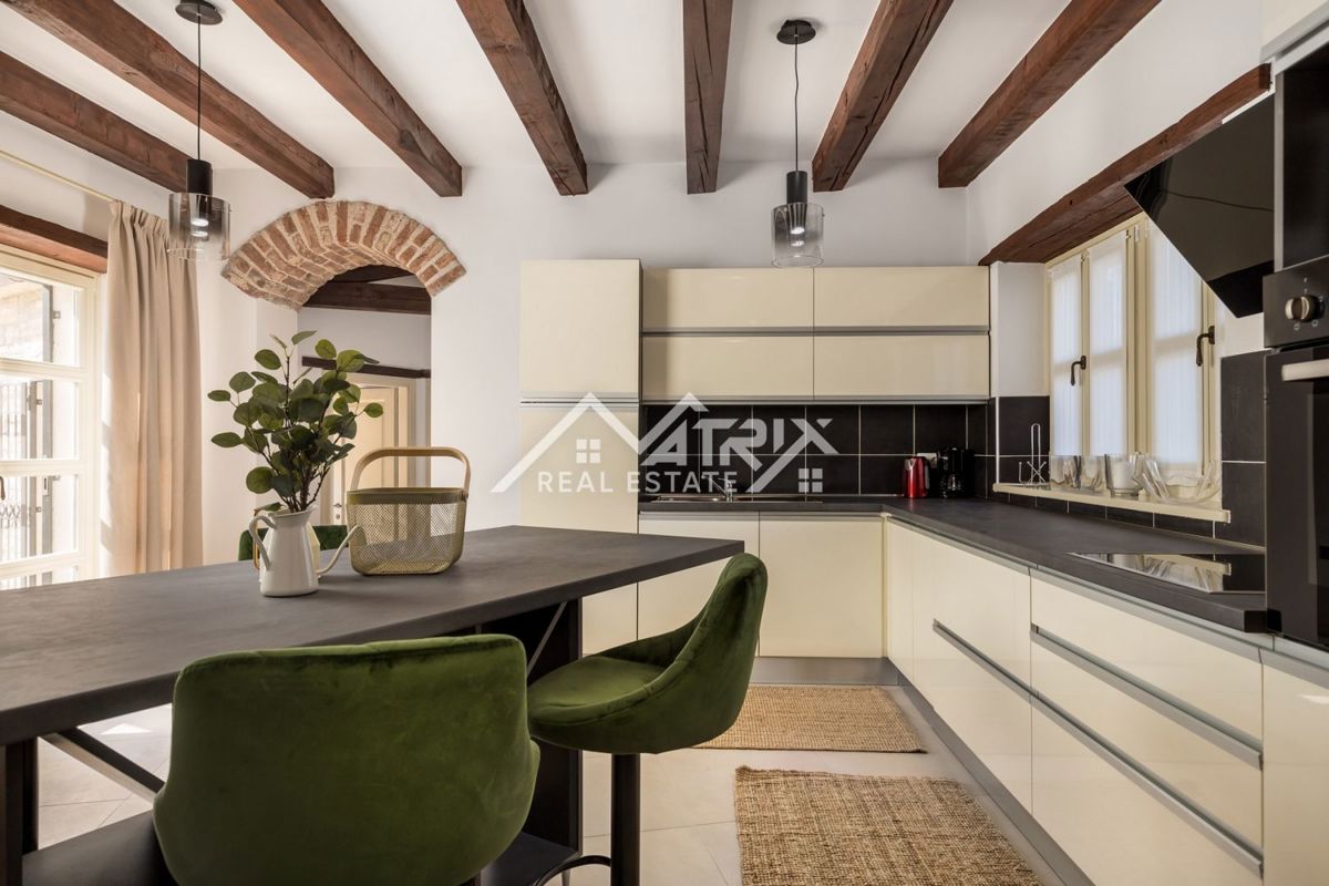 Poreč okolica - razkošna rustikalna vila z velikim vrtom