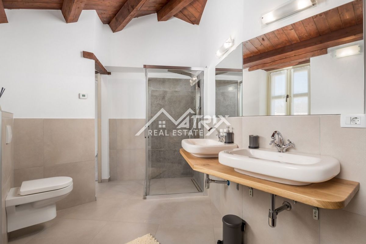 Poreč okolica - razkošna rustikalna vila z velikim vrtom