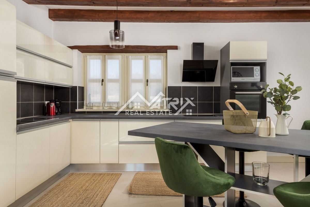 Poreč okolica - razkošna rustikalna vila z velikim vrtom