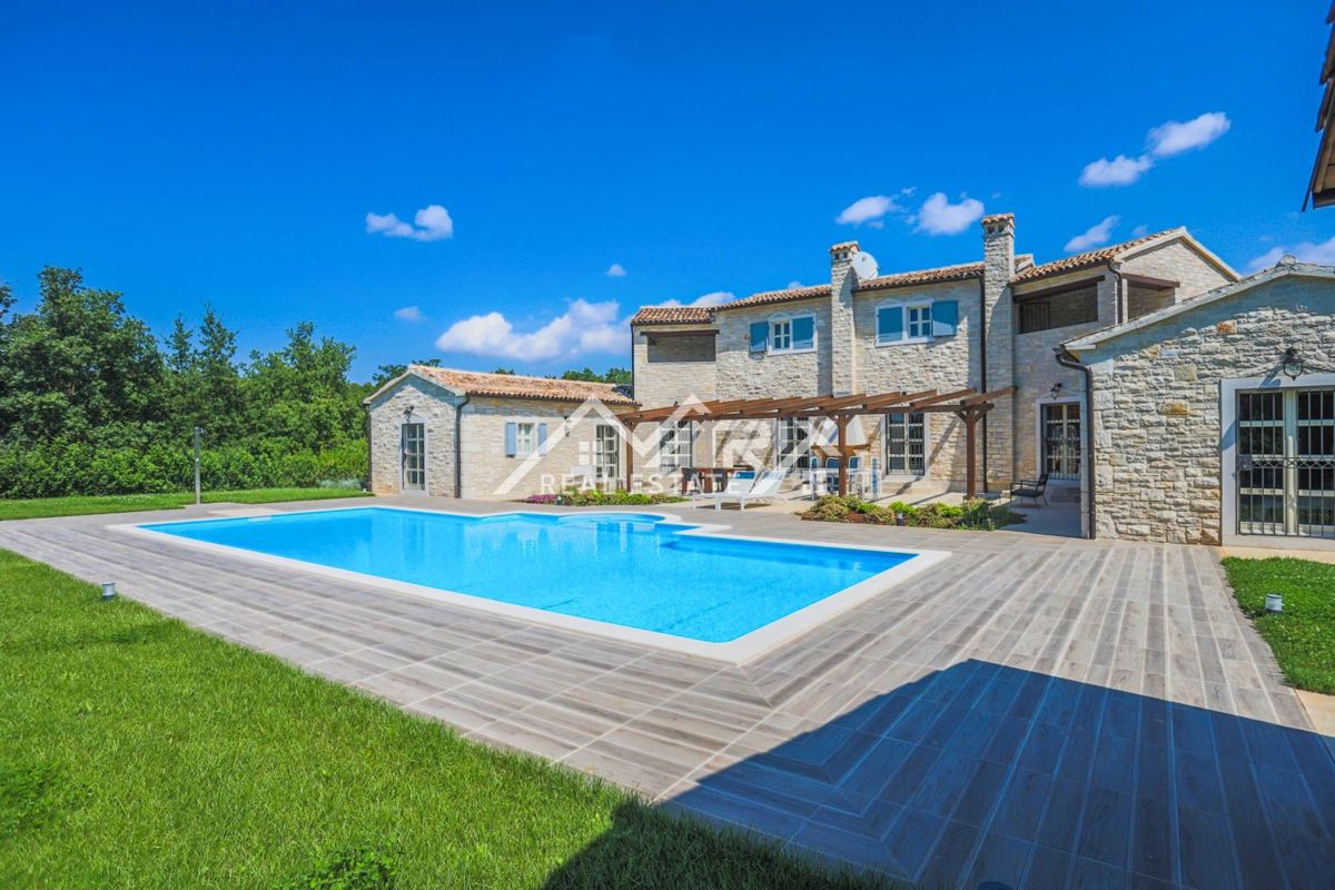 Poreč okolica - razkošna rustikalna vila z velikim vrtom