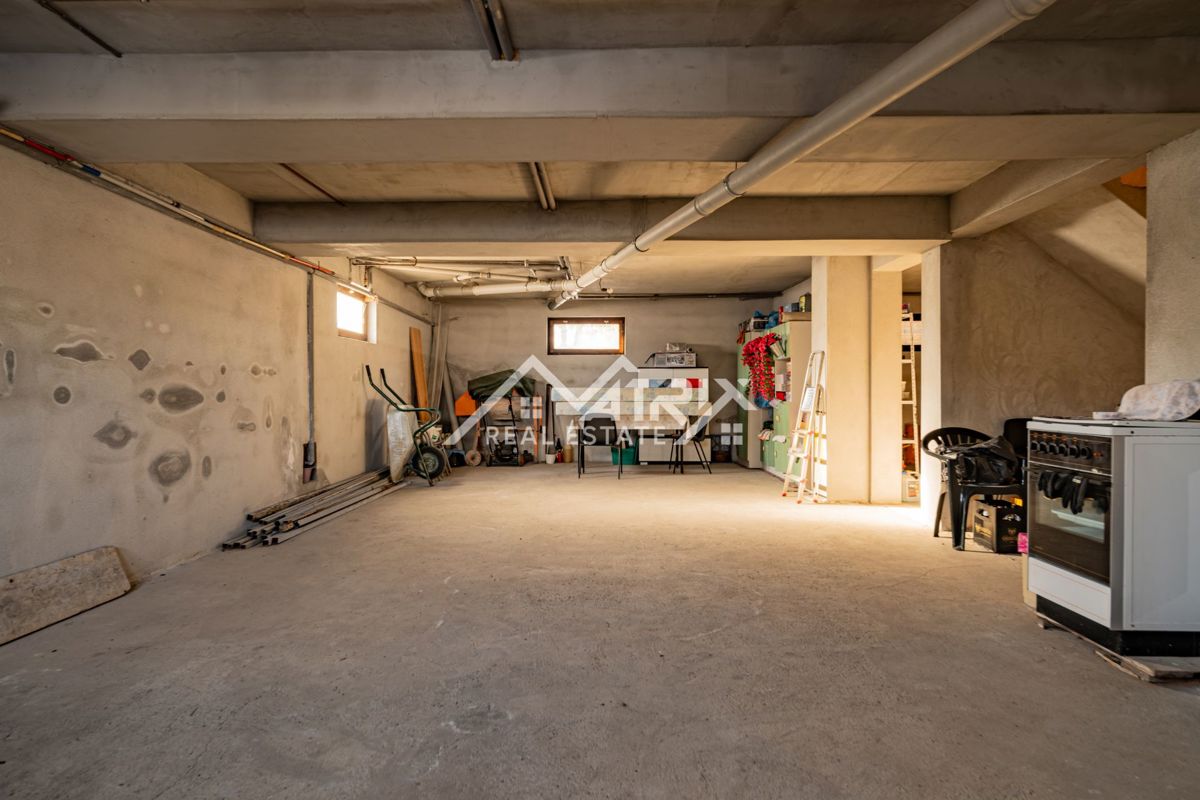 Hiša Sarvaš, Osijek - Okolica, 200m2