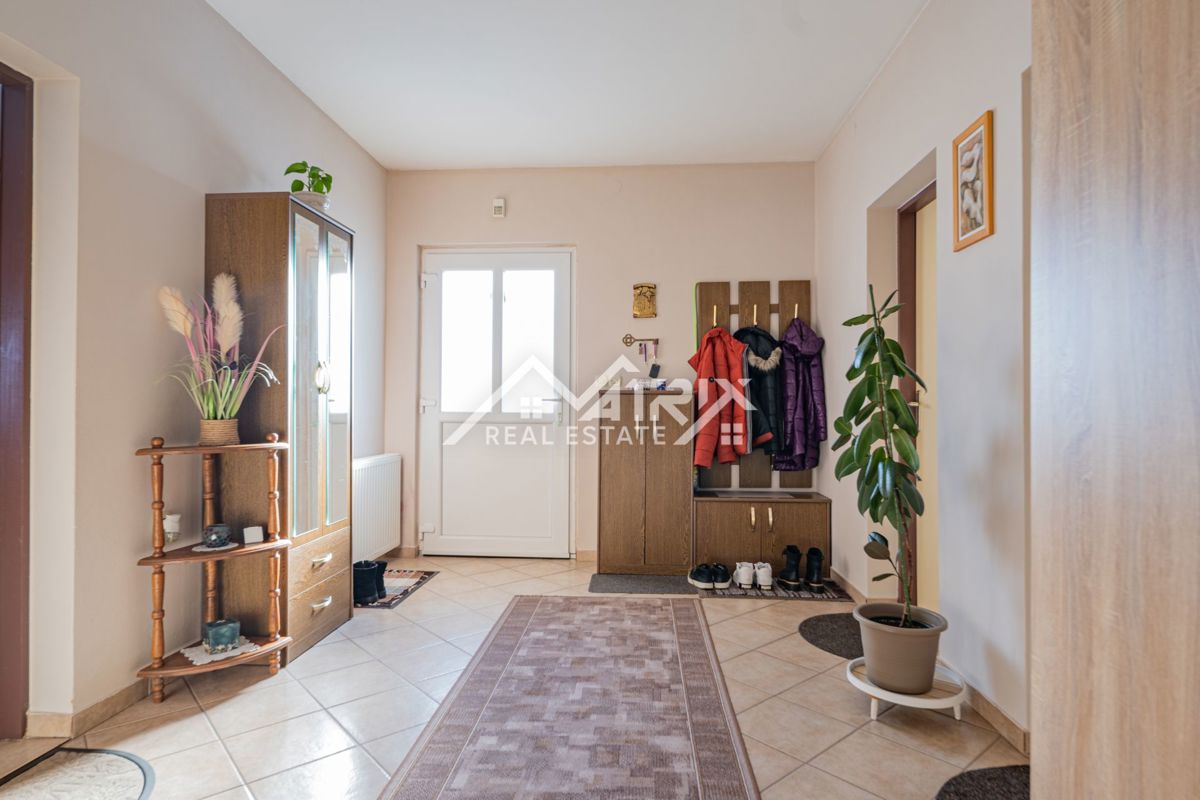 Hiša Sarvaš, Osijek - Okolica, 200m2