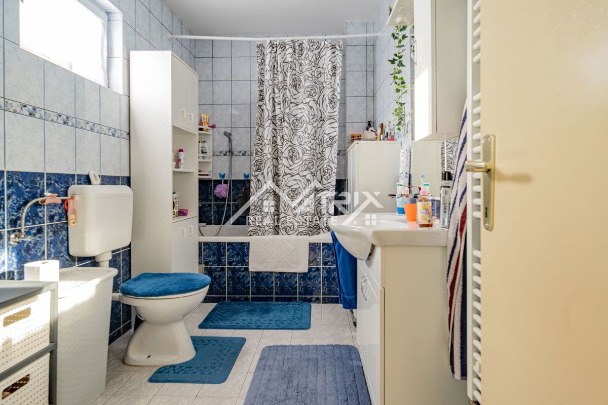 Hiša Sarvaš, Osijek - Okolica, 200m2