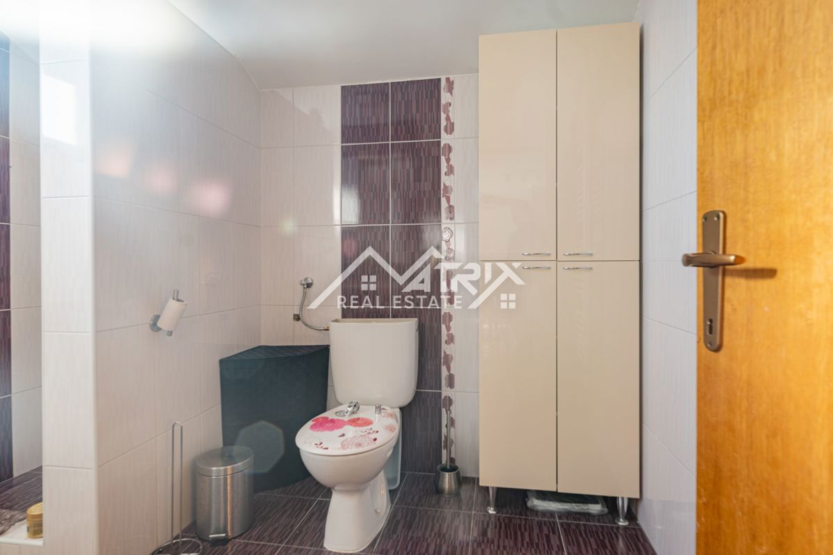 Hiša Sarvaš, Osijek - Okolica, 200m2