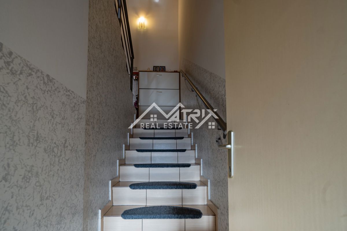 Hiša Sarvaš, Osijek - Okolica, 200m2